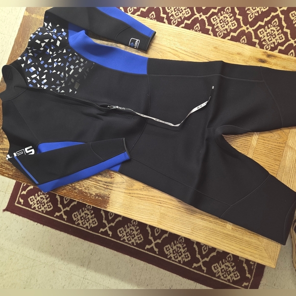 Men's Black and Blue Wetsuit - Picture 1 of 7